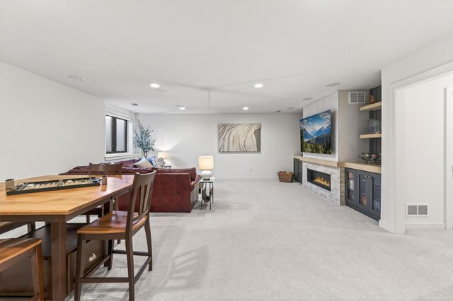 11425 Wildflower Drive N, Lake Elmo, MN 55042