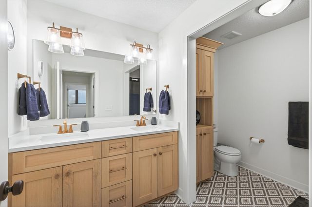 11425 Wildflower Drive N, Lake Elmo, MN 55042