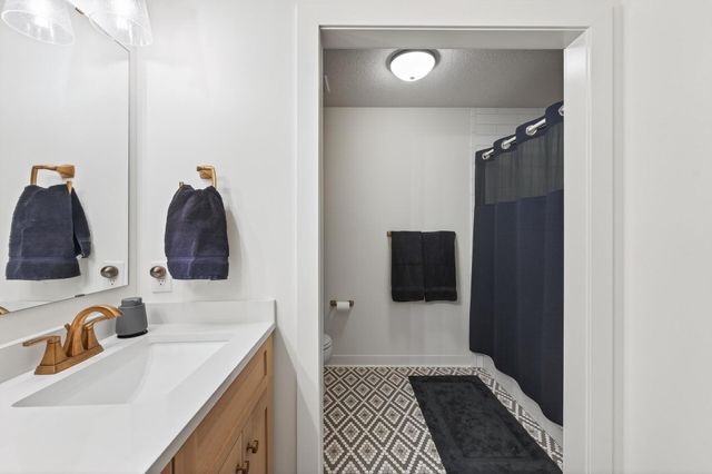 11425 Wildflower Drive N, Lake Elmo, MN 55042