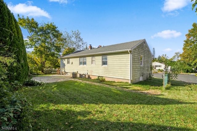 304 Lilac Ct, Bridgewater Twp., NJ 08807