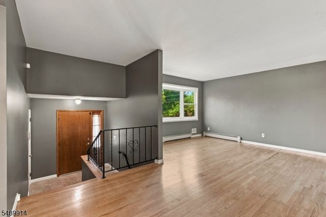 304 Lilac Ct, Bridgewater Twp., NJ 08807