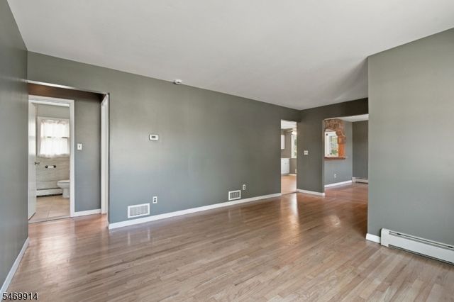 304 Lilac Ct, Bridgewater Twp., NJ 08807