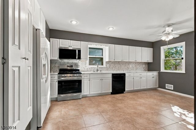 304 Lilac Ct, Bridgewater Twp., NJ 08807