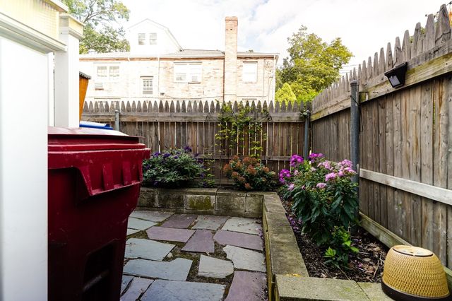 112 Hollis St 112, Lowell, MA 01852
