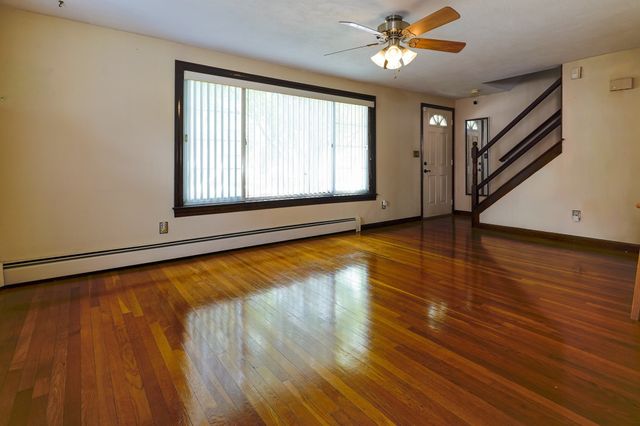 112 Hollis St 112, Lowell, MA 01852