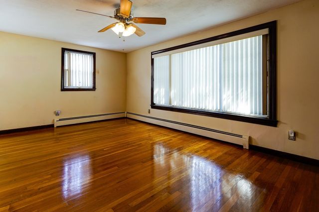 112 Hollis St 112, Lowell, MA 01852