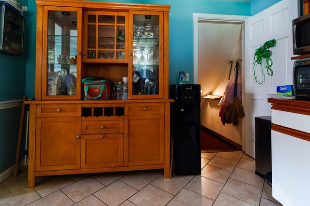 112 Hollis St 112, Lowell, MA 01852