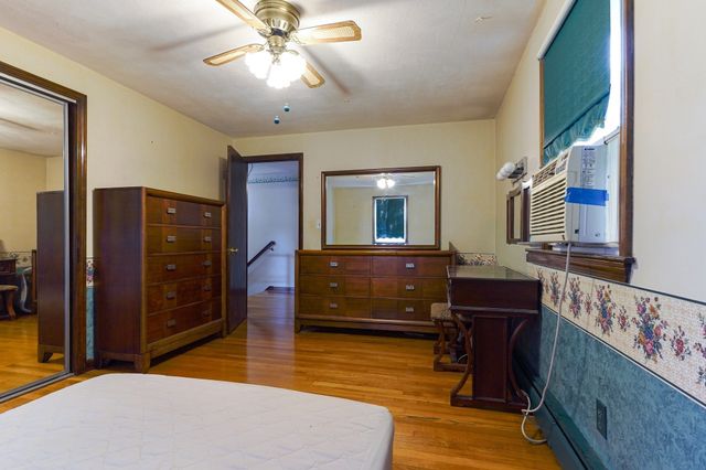 112 Hollis St 112, Lowell, MA 01852