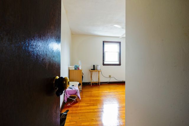 112 Hollis St 112, Lowell, MA 01852