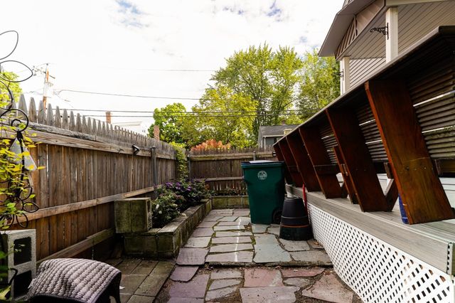 112 Hollis St 112, Lowell, MA 01852