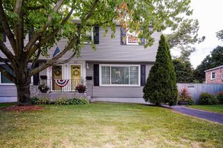 112 Hollis St 112, Lowell, MA 01852