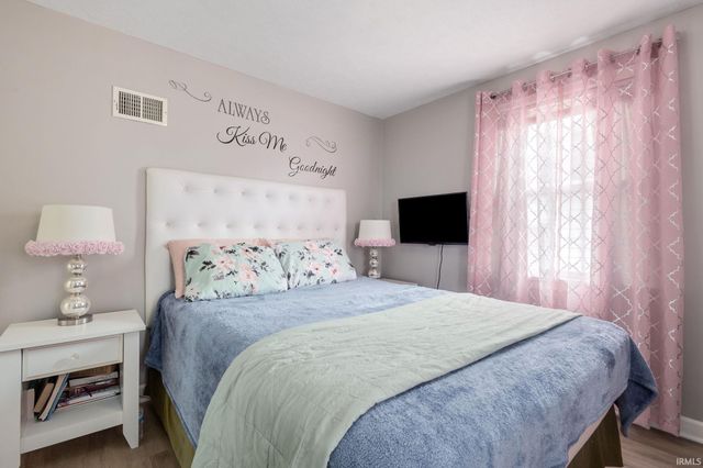 814 W Lawrence Street, Mishawaka, IN 46545