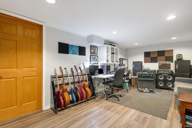 814 W Lawrence Street, Mishawaka, IN 46545