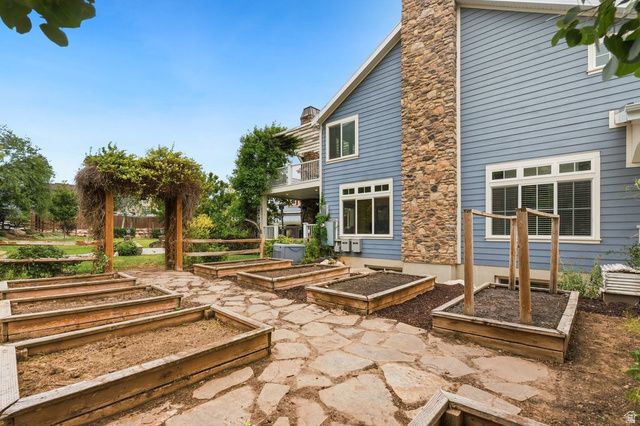 672 E PERRY HOLOW DR, Mapleton, UT 84664