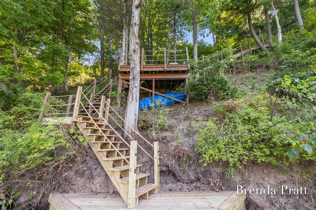 2100 Timber Point Drive, Ada, MI 49301