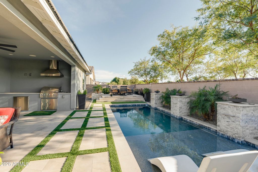 Image 30 of property listing at 10826 N SPEARFISH Street, Surprise, AZ 85388