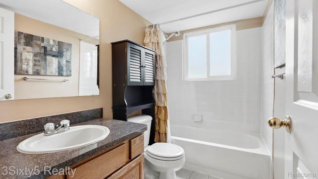 1702 Fort Street 4, Trenton, MI 48183