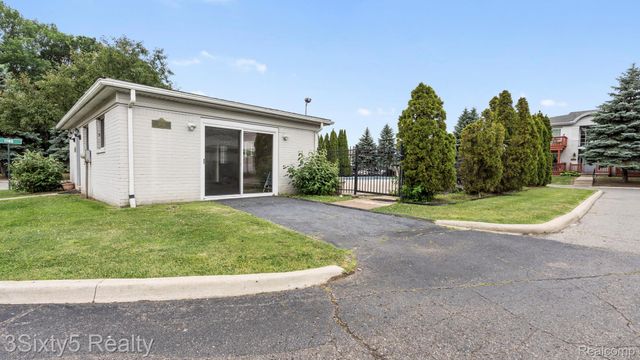 1702 Fort Street 4, Trenton, MI 48183