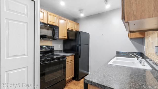 1702 Fort Street 4, Trenton, MI 48183