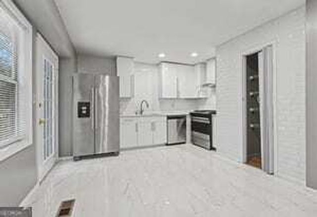 2102 Sandtree Court SW, Atlanta, GA 30331