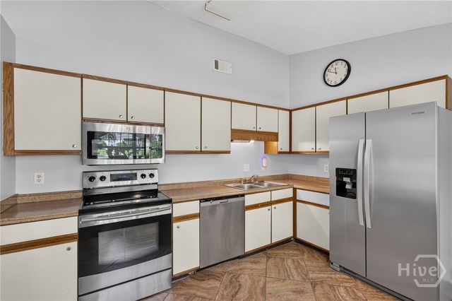 107 W White Hawthorne Drive, Savannah, GA 31419