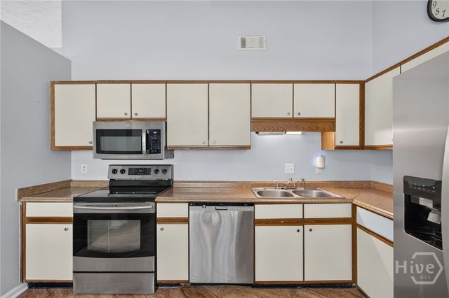 107 W White Hawthorne Drive, Savannah, GA 31419