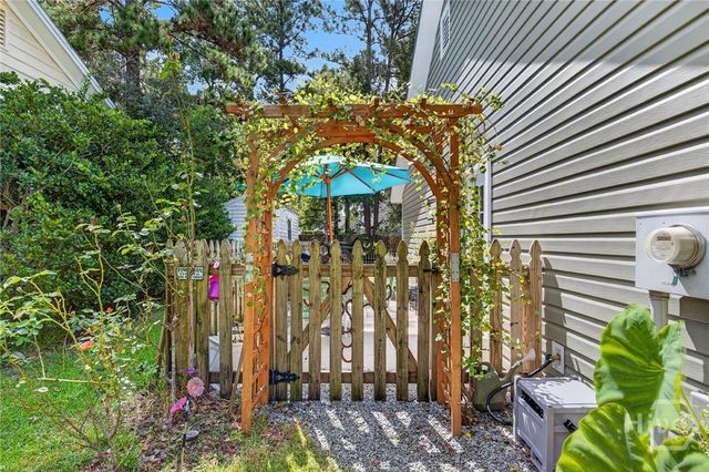 107 W White Hawthorne Drive, Savannah, GA 31419