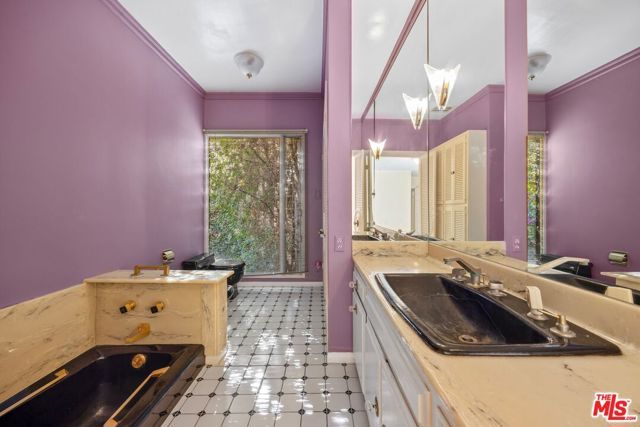 9044 Elevado Street, West Hollywood, CA 90069