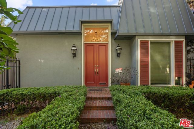 9044 Elevado Street, West Hollywood, CA 90069