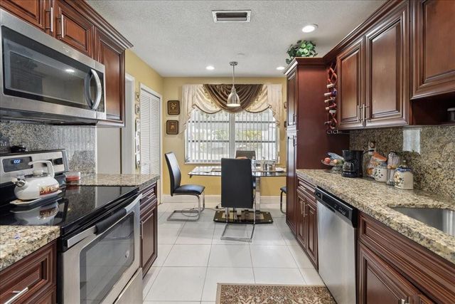 4290 NW 49th Terrace NW, Lauderdale Lakes, FL 33319