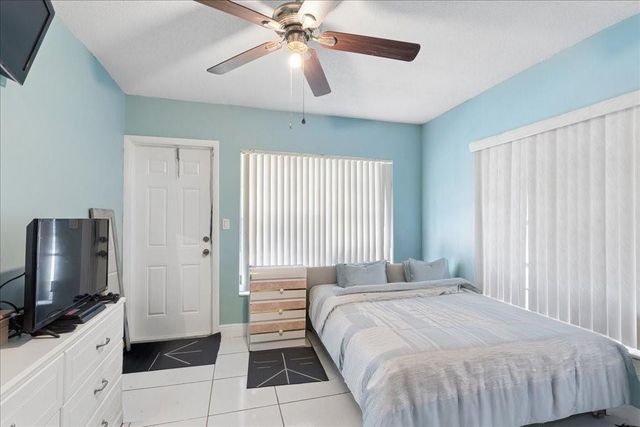 4290 NW 49th Terrace NW, Lauderdale Lakes, FL 33319