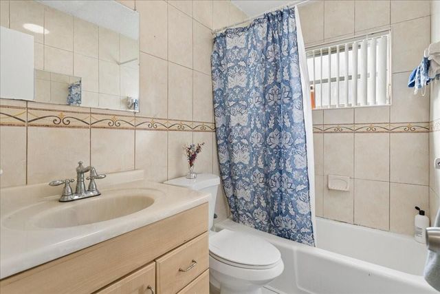 4290 NW 49th Terrace NW, Lauderdale Lakes, FL 33319