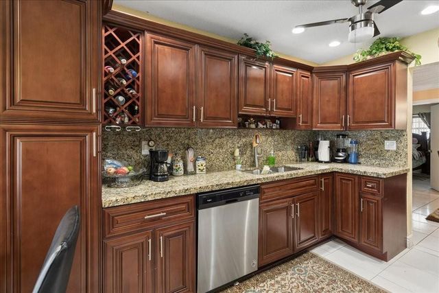 4290 NW 49th Terrace NW, Lauderdale Lakes, FL 33319