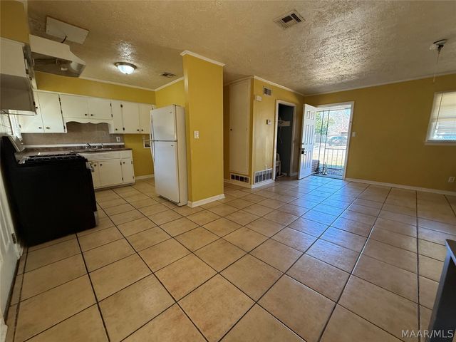 215 DESTIN Street, Montgomery, AL 36110