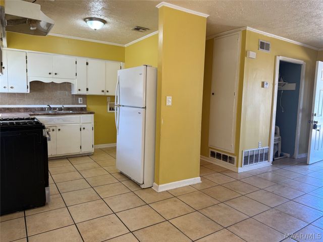 215 DESTIN Street, Montgomery, AL 36110