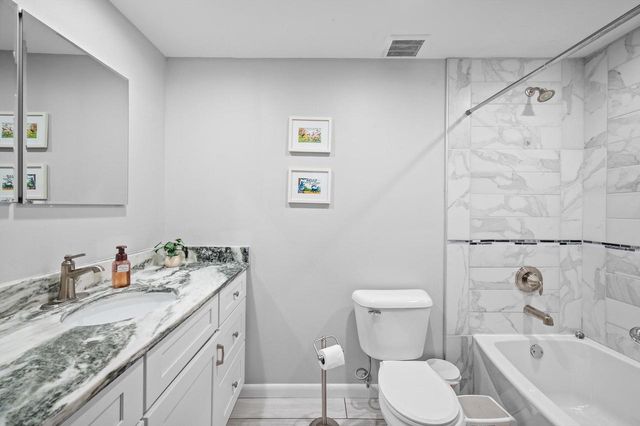 4614 N 107th STREET, Wauwatosa, WI 53225