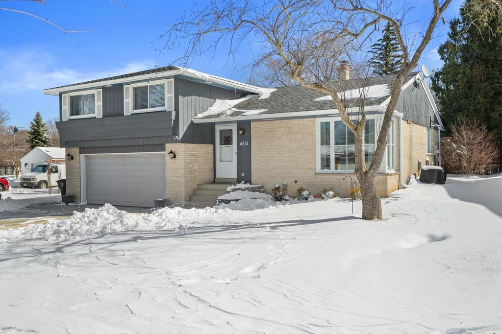 4614 N 107th STREET, Wauwatosa, WI 53225
