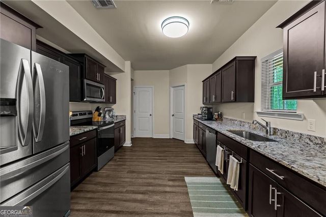 716 Mill Creek Circle, Hinesville, GA 31313