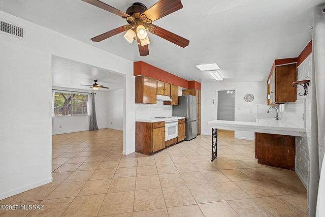 5353 E Douglas Street, Tucson, AZ 85711