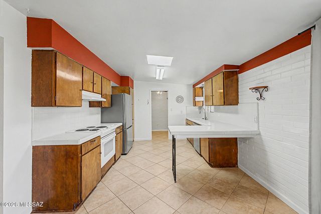 5353 E Douglas Street, Tucson, AZ 85711
