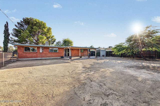 5353 E Douglas Street, Tucson, AZ 85711