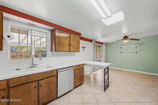 5353 E Douglas Street, Tucson, AZ 85711