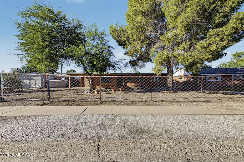 5353 E Douglas Street, Tucson, AZ 85711