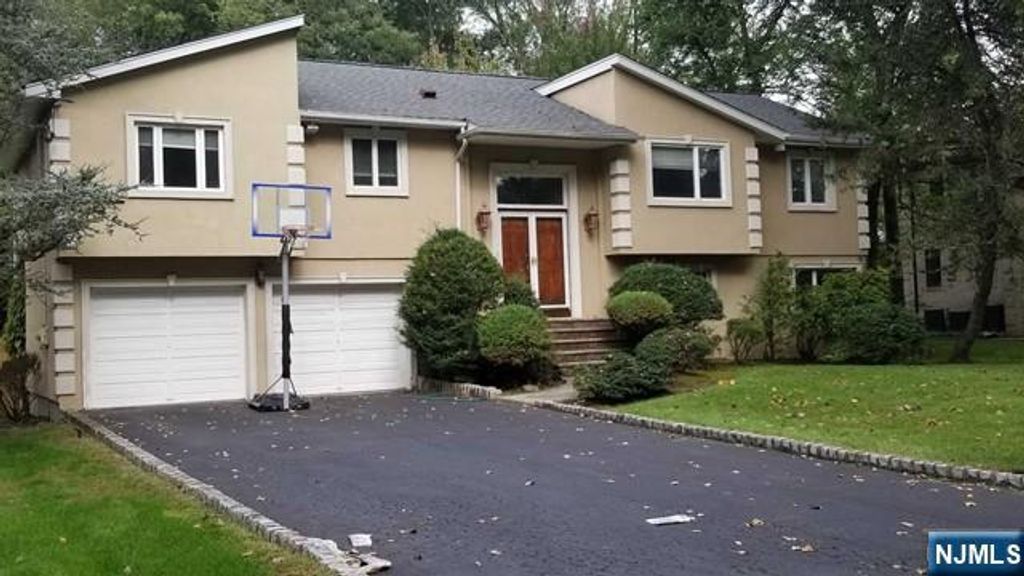 20 4th Street, Closter, NJ 07624