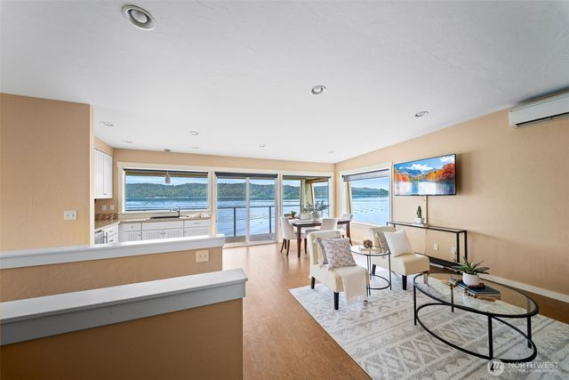 23832 N US Highway 101, Hoodsport, WA 98548