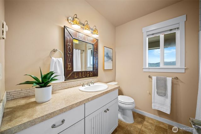 23832 N US Highway 101, Hoodsport, WA 98548
