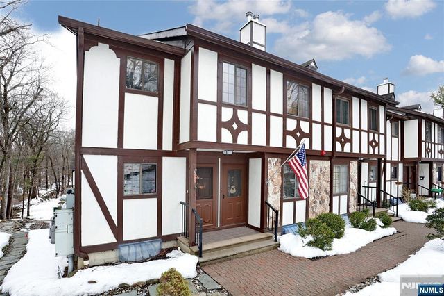 302 Mark Twain Way 302, Mahwah, NJ 07430