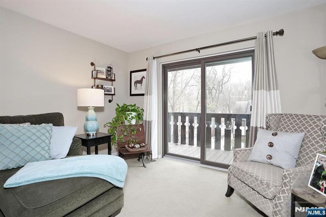 302 Mark Twain Way 302, Mahwah, NJ 07430