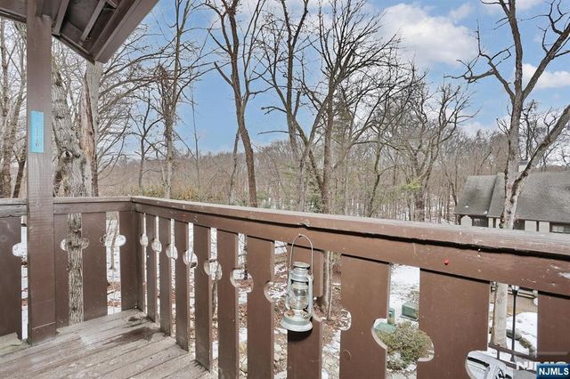 302 Mark Twain Way 302, Mahwah, NJ 07430