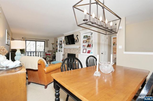 302 Mark Twain Way 302, Mahwah, NJ 07430